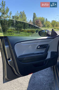 Купе Volkswagen CC / Passat CC 2012 в 
