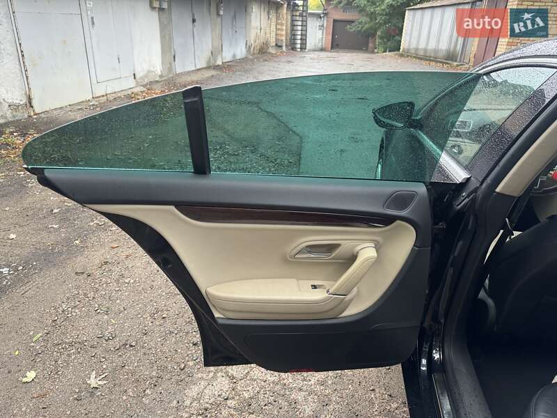 Купе Volkswagen CC / Passat CC 2011 в Киеве