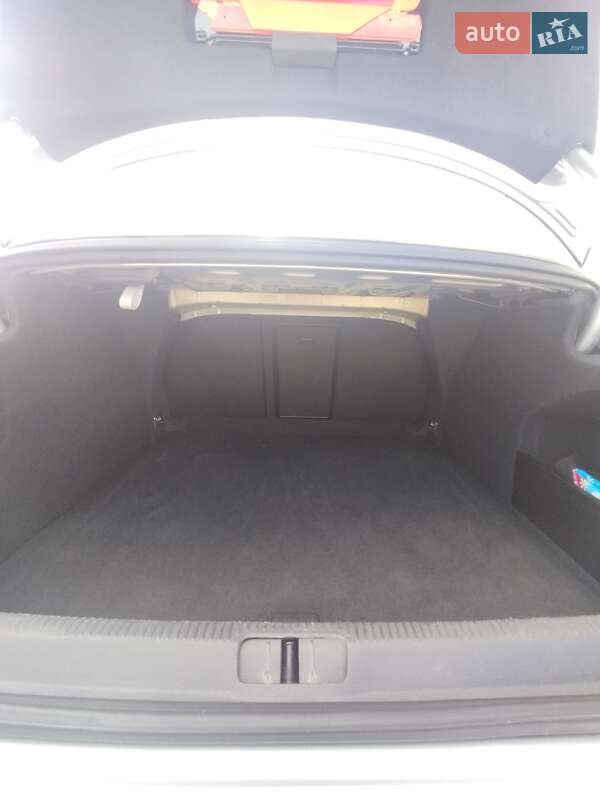 Купе Volkswagen CC / Passat CC 2010 в Яворові