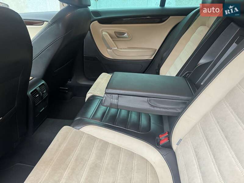 Купе Volkswagen CC / Passat CC 2011 в Киеве