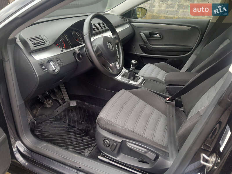 Купе Volkswagen CC / Passat CC 2010 в Косове