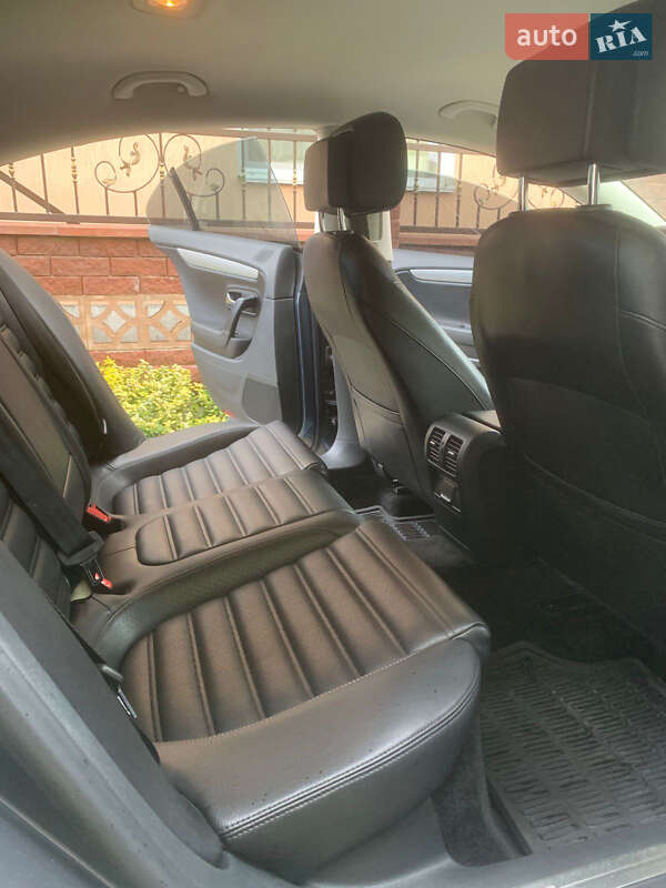 Купе Volkswagen CC / Passat CC 2012 в Києві