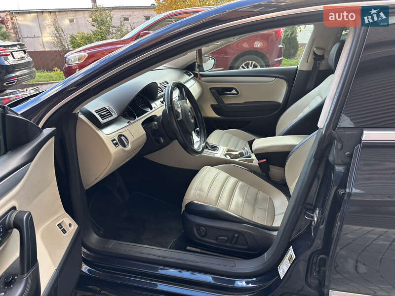 Купе Volkswagen CC / Passat CC 2011 в Львове