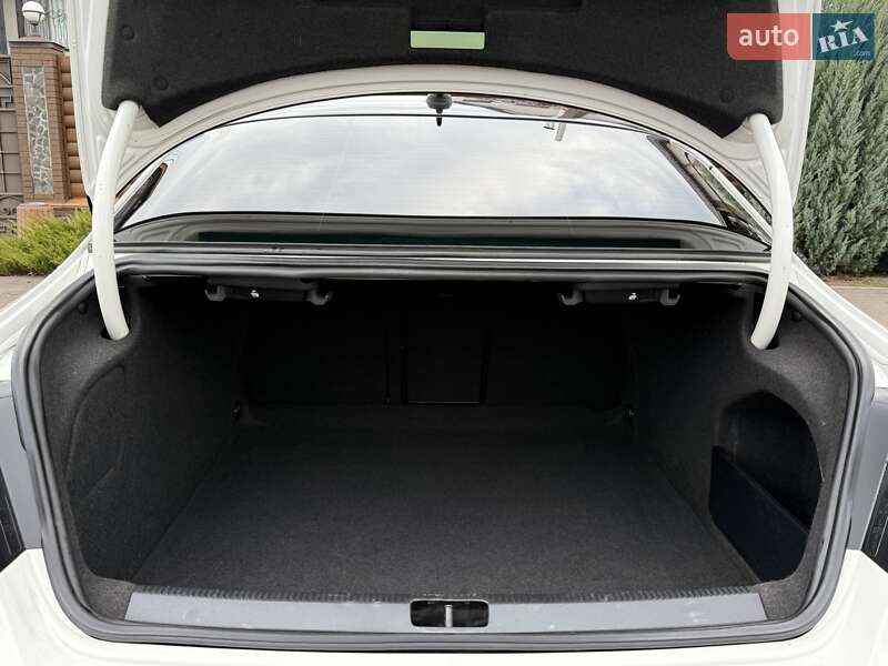 Купе Volkswagen CC / Passat CC 2013 в Киеве