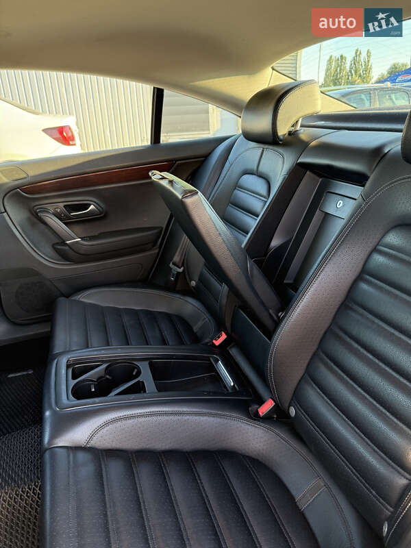 Купе Volkswagen CC / Passat CC 2011 в Умані