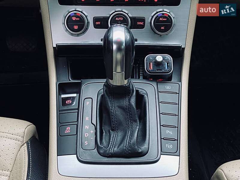 Купе Volkswagen CC / Passat CC 2012 в Миколаєві