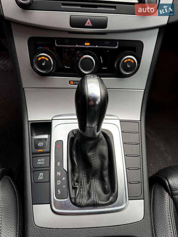 Купе Volkswagen CC / Passat CC 2011 в Киеве