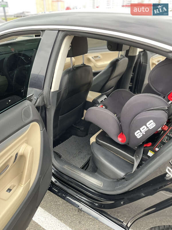 Купе Volkswagen CC / Passat CC 2012 в Києві