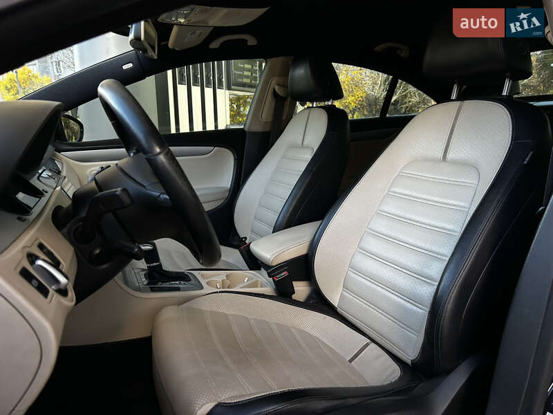 Купе Volkswagen CC / Passat CC 2010 в Миколаєві