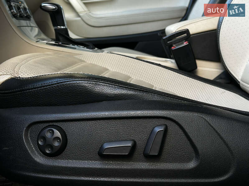 Купе Volkswagen CC / Passat CC 2010 в Миколаєві