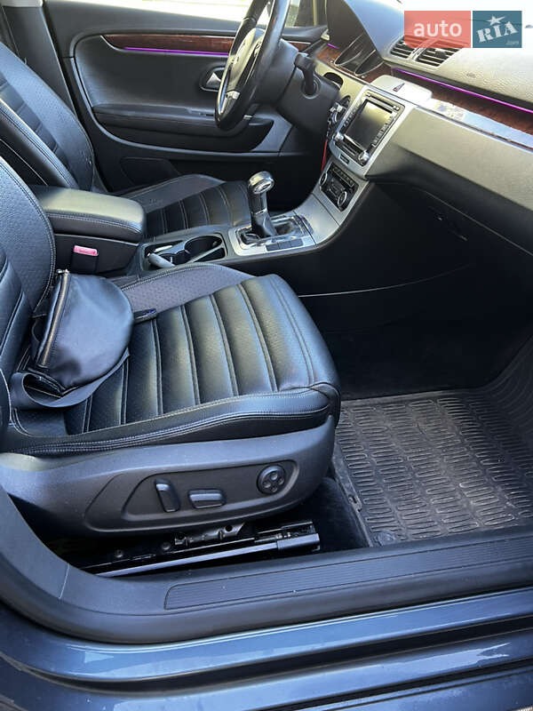 Купе Volkswagen CC / Passat CC 2010 в Ужгороді