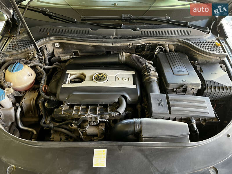 Купе Volkswagen CC / Passat CC 2010 в Ужгороді