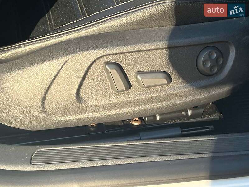 Купе Volkswagen CC / Passat CC 2009 в Києві