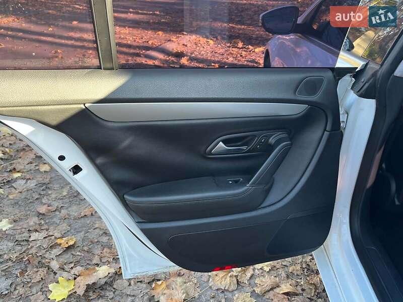 Купе Volkswagen CC / Passat CC 2009 в Києві