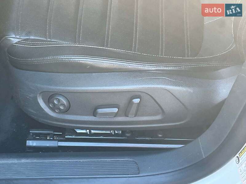 Купе Volkswagen CC / Passat CC 2009 в Києві