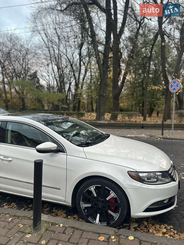 Купе Volkswagen CC / Passat CC 2012 в Микуличине