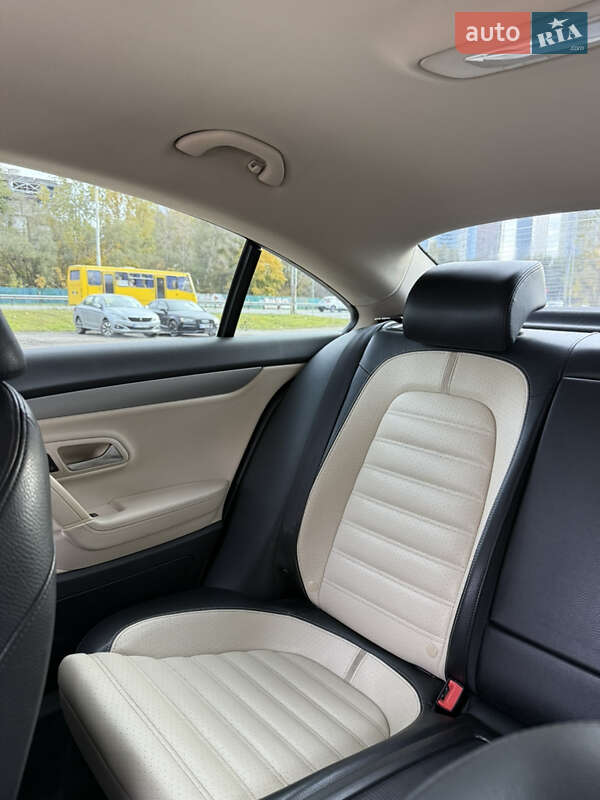 Купе Volkswagen CC / Passat CC 2011 в Киеве