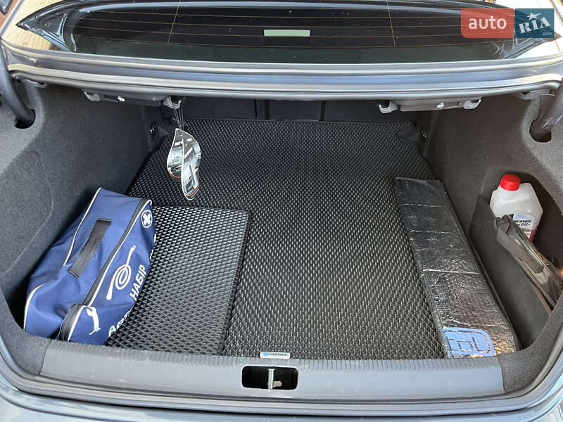 Купе Volkswagen CC / Passat CC 2012 в Магдалинівці