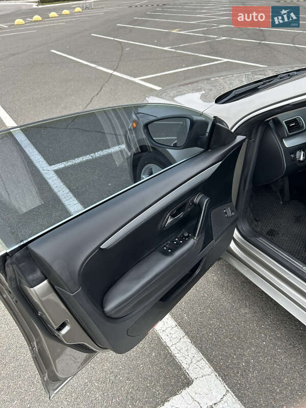 Купе Volkswagen CC / Passat CC 2012 в Києві