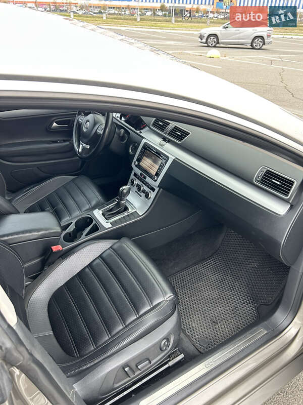 Купе Volkswagen CC / Passat CC 2012 в Києві