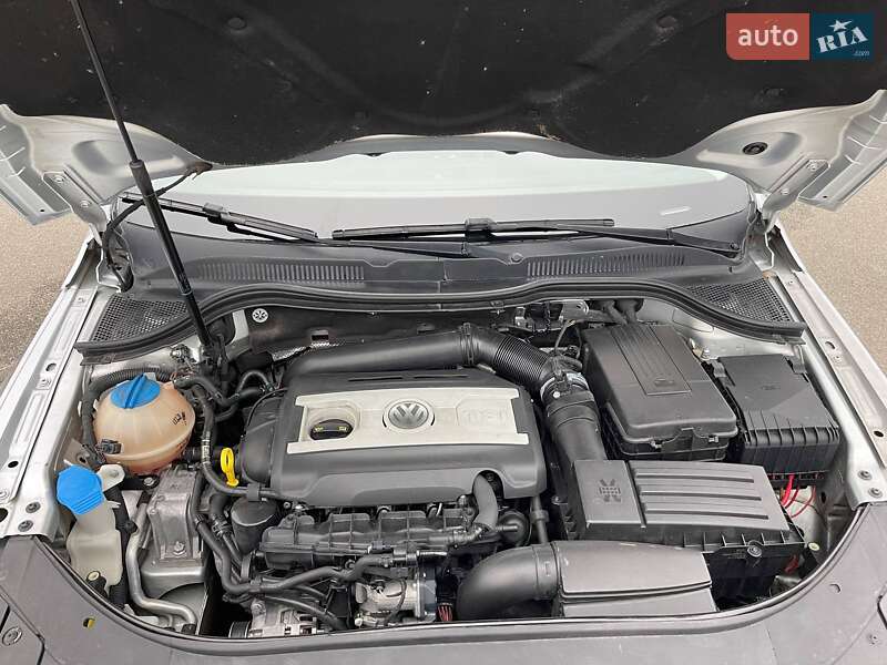 Купе Volkswagen CC / Passat CC 2015 в Києві