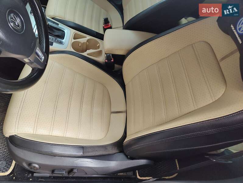 Купе Volkswagen CC / Passat CC 2009 в Чернівцях