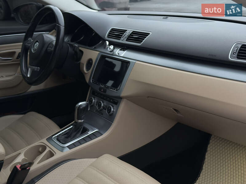 Купе Volkswagen CC / Passat CC 2012 в Тернополі