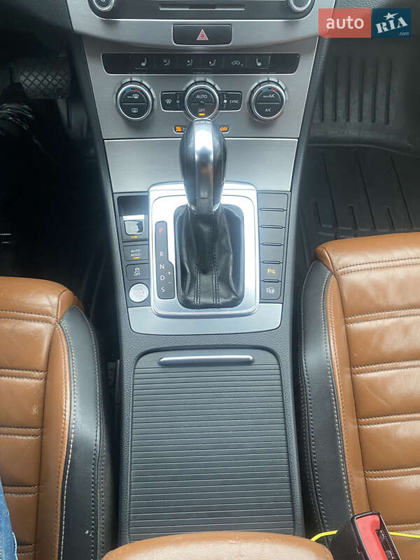 Купе Volkswagen CC / Passat CC 2012 в Киеве