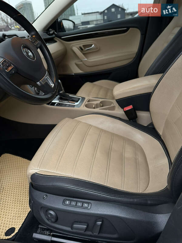 Купе Volkswagen CC / Passat CC 2012 в Києві