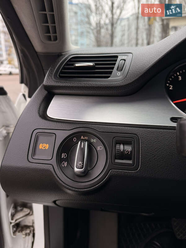 Купе Volkswagen CC / Passat CC 2010 в Киеве