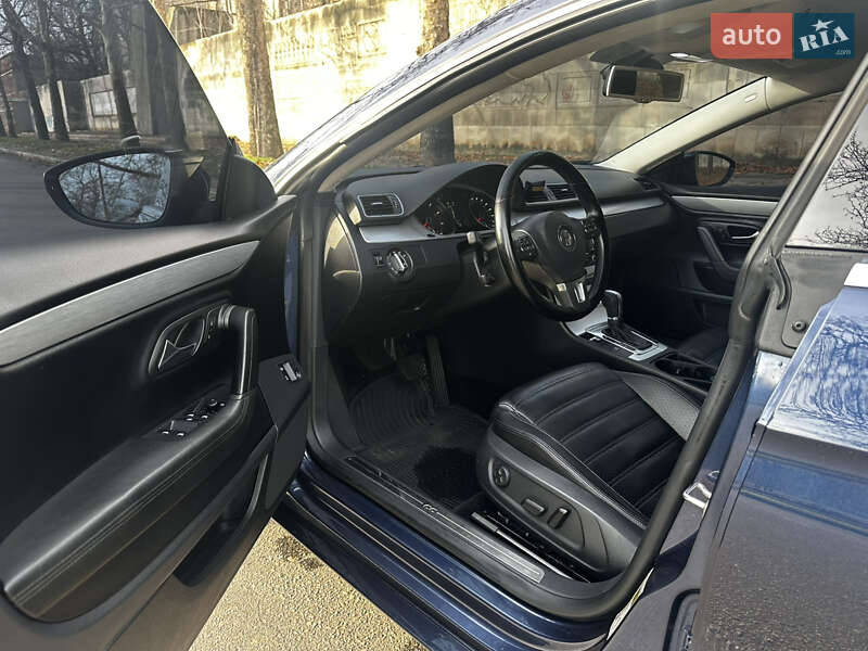 Купе Volkswagen CC / Passat CC 2012 в Николаеве
