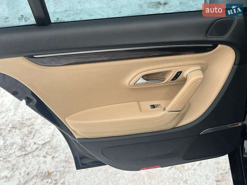 Купе Volkswagen CC / Passat CC 2012 в Києві