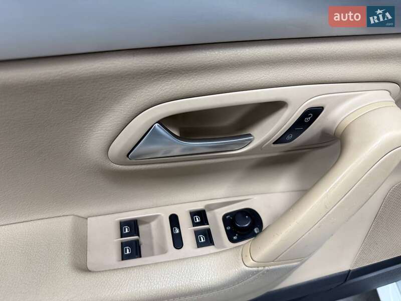 Купе Volkswagen CC / Passat CC 2015 в Киеве