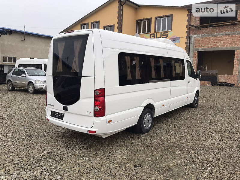 Туристический / Междугородний автобус Volkswagen Crafter 2012 в Черновцах