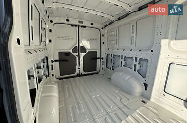 Грузовой фургон Volkswagen Crafter 2023 в 