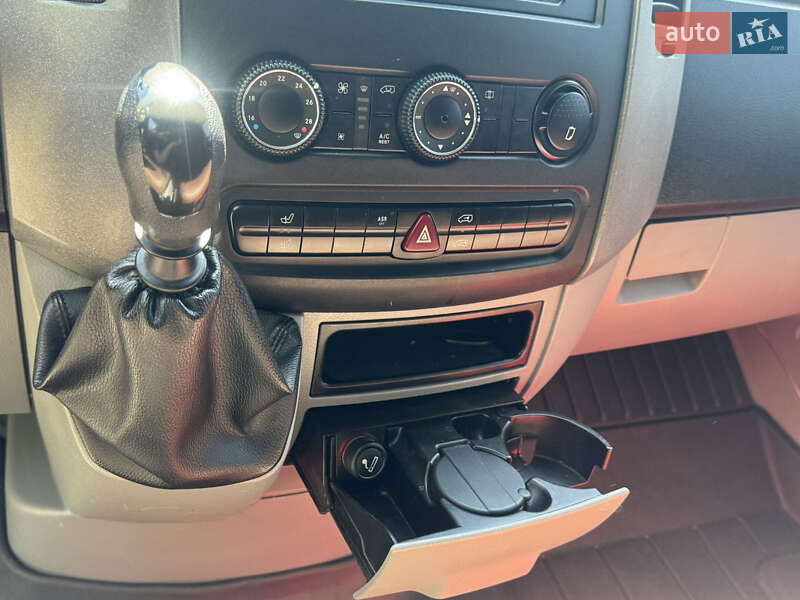 Вантажний фургон Volkswagen Crafter 2010 в Миколаєві