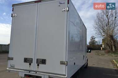 Грузовой фургон Volkswagen Crafter 2011 в 