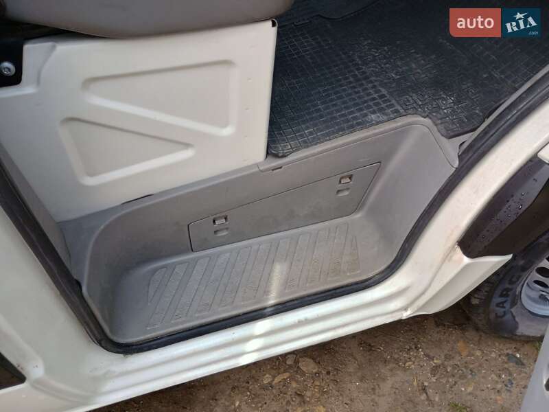 Грузовой фургон Volkswagen Crafter 2006 в Дрогобыче