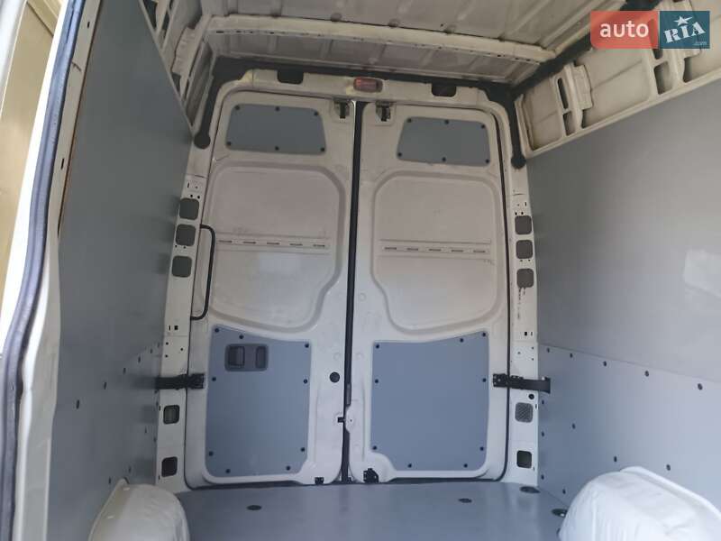 Грузовой фургон Volkswagen Crafter 2006 в Дрогобыче