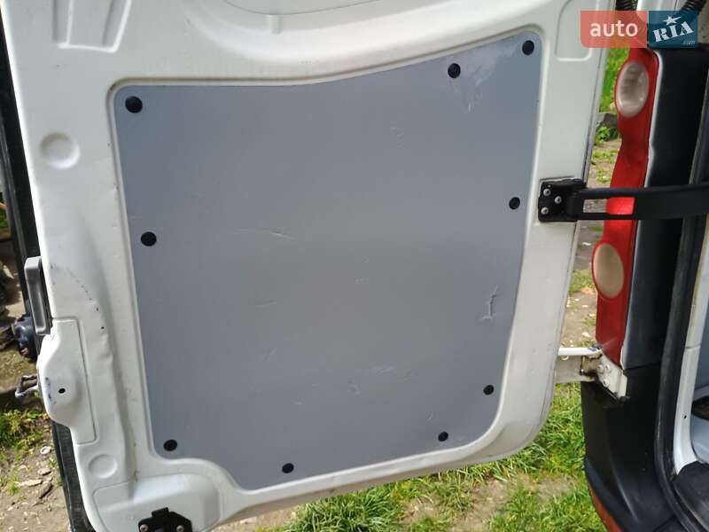 Грузовой фургон Volkswagen Crafter 2006 в Дрогобыче