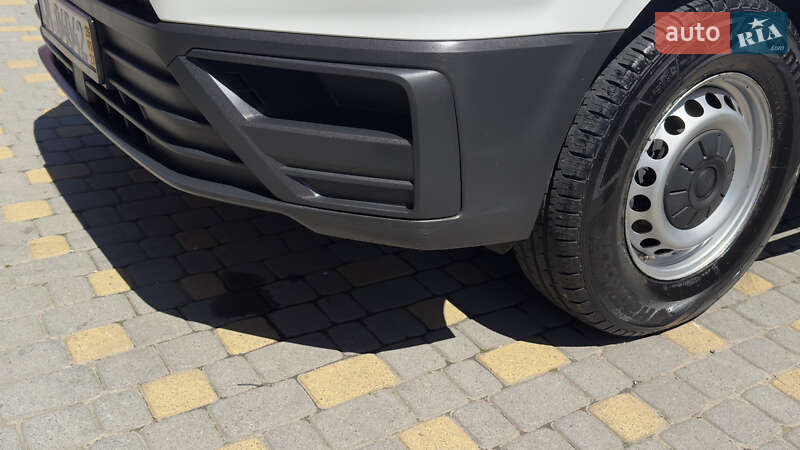Вантажний фургон Volkswagen Crafter 2017 в Сваляві