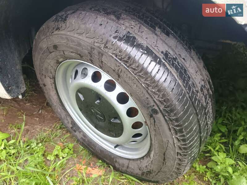 Грузовой фургон Volkswagen Crafter 2006 в Дрогобыче