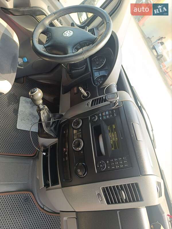 Вантажопасажирський фургон Volkswagen Crafter 2015 в Чернівцях
