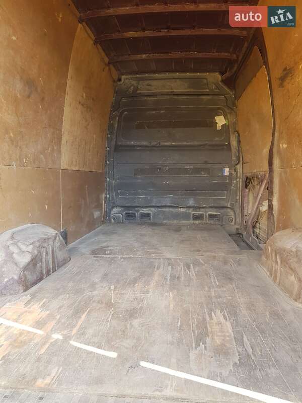 Грузовой фургон Volkswagen Crafter 2007 в Змиеве