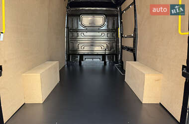 Грузовой фургон Volkswagen Crafter 2022 в 
