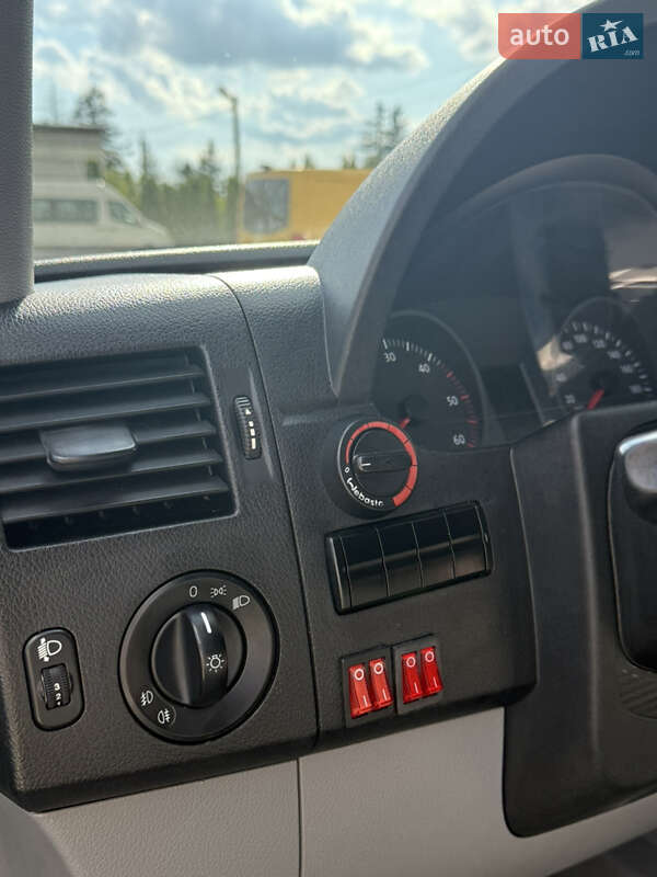 Туристический / Междугородний автобус Volkswagen Crafter 2009 в Староконстантинове