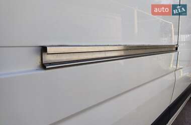 Грузовой фургон Volkswagen Crafter 2011 в 