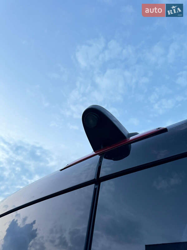 Вантажопасажирський фургон Volkswagen Crafter 2016 в Ужгороді