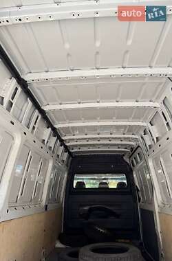 Грузовой фургон Volkswagen Crafter 2015 в 