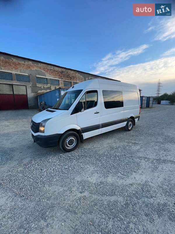 Вантажопасажирський фургон Volkswagen Crafter 2015 в Чернівцях